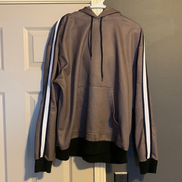 Urban Outfitters Hoodie Size Medium - Picture 1 of 4